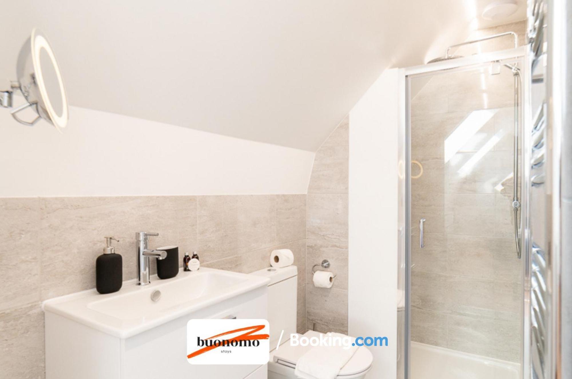 Two Bedroom Apartment At Buonomo Stays Short Lets & Serviced Accommodation Лондон Екстериор снимка