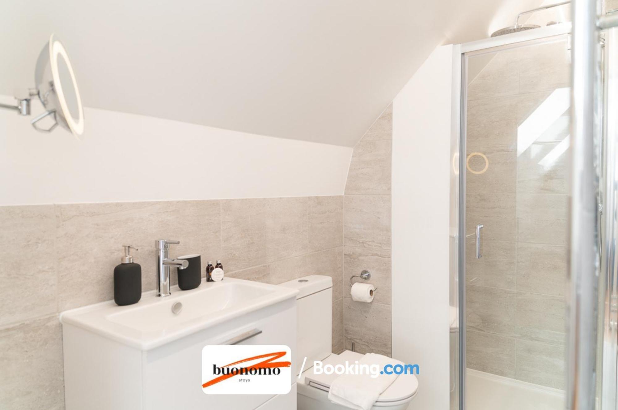 Two Bedroom Apartment At Buonomo Stays Short Lets & Serviced Accommodation Лондон Екстериор снимка