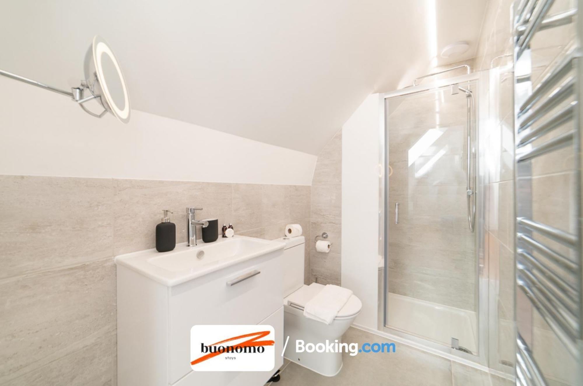 Two Bedroom Apartment At Buonomo Stays Short Lets & Serviced Accommodation Лондон Екстериор снимка